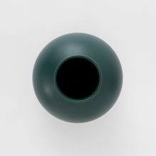 Lade das Bild in den Galerie-Viewer, Nicholai Wiig-Hansen - Strøm - Vase - large - green gables
