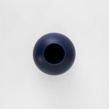Lade das Bild in den Galerie-Viewer, Nicholai Wiig-Hansen - Strøm - Vase - small - blue
