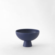 Lade das Bild in den Galerie-Viewer, Nicholai Wiig-Hansen - Strøm - medium Schale - blue
