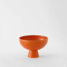 Lade das Bild in den Galerie-Viewer, Nicholai Wiig-Hansen - Strøm - medium Schale - vibrant orange
