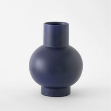 Lade das Bild in den Galerie-Viewer, Nicholai Wiig-Hansen - Strøm - Vase - xl - blue
