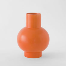 Lade das Bild in den Galerie-Viewer, Nicholai Wiig-Hansen - Strøm - Vase - xl - vibrant orange
